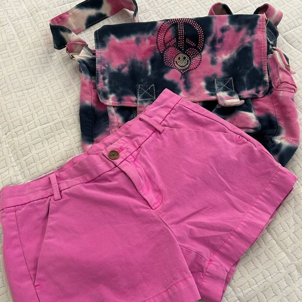 CROSS BODY BAG AND GAP SHORTS